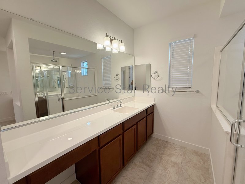 Stunning LARGE 5 Bedroom Home property image