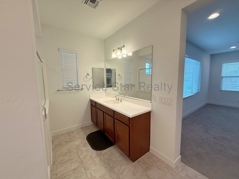 Stunning LARGE 5 Bedroom Home property image