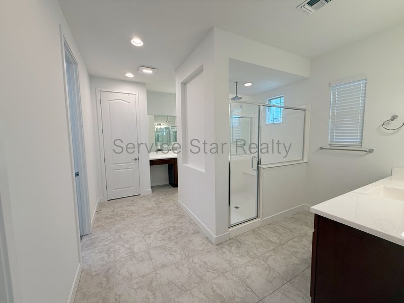 Stunning LARGE 5 Bedroom Home property image