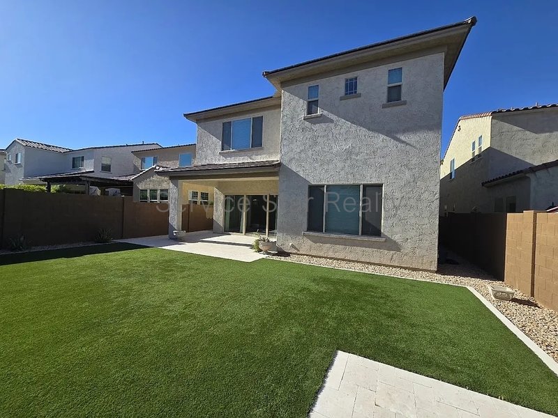 Stunning LARGE 5 Bedroom Home property image