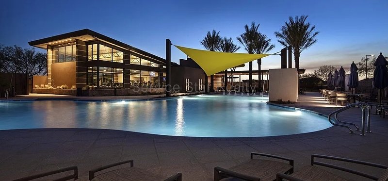 Stunning LARGE 5 Bedroom Home property image