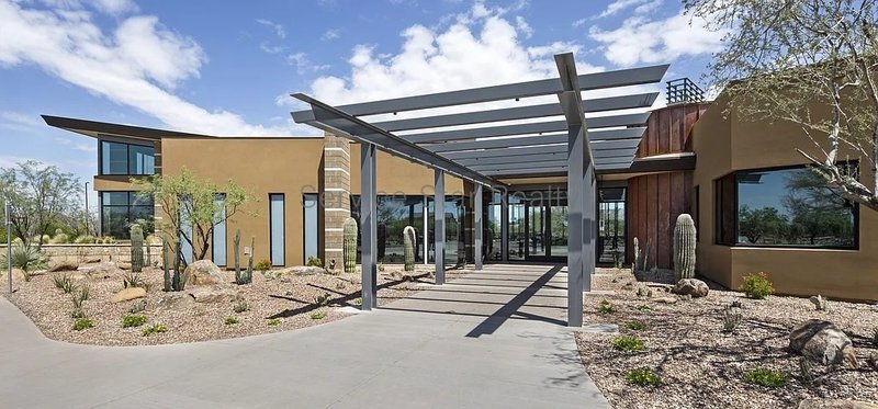 Stunning LARGE 5 Bedroom Home property image