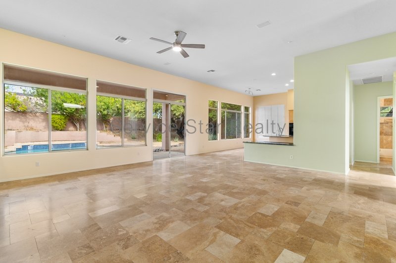 GRAYHAWK STUNNER - 3 Bed, 2 Bath Home in Gated Community! property image