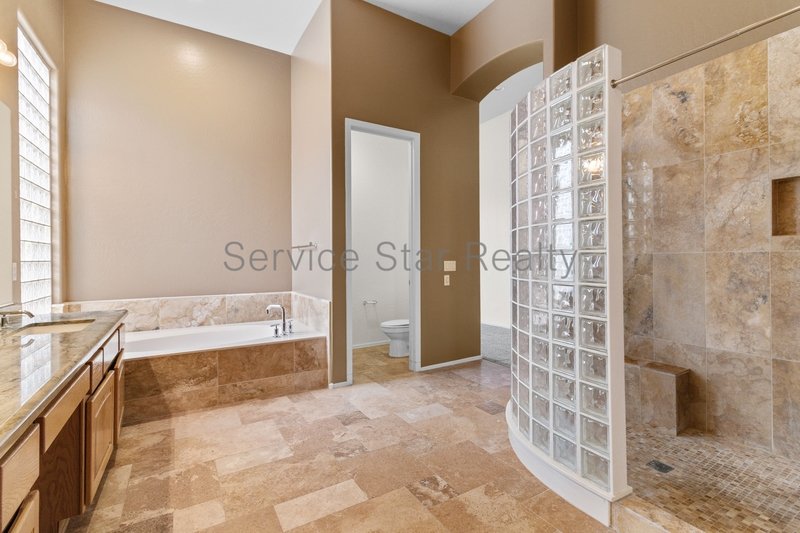 GRAYHAWK STUNNER - 3 Bed, 2 Bath Home in Gated Community! property image