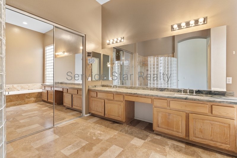 GRAYHAWK STUNNER - 3 Bed, 2 Bath Home in Gated Community! property image