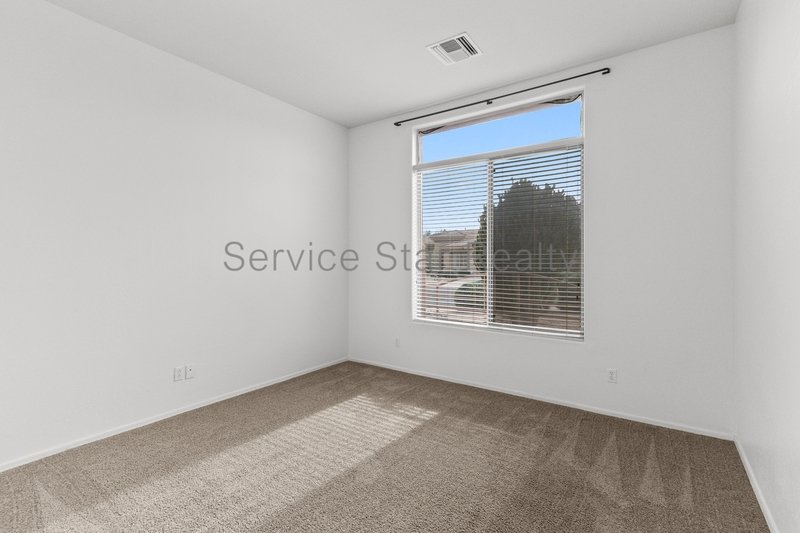 GRAYHAWK STUNNER - 3 Bed, 2 Bath Home in Gated Community! property image