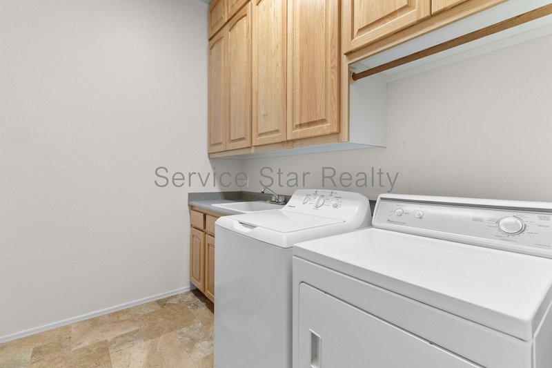 GRAYHAWK STUNNER - 3 Bed, 2 Bath Home in Gated Community! property image