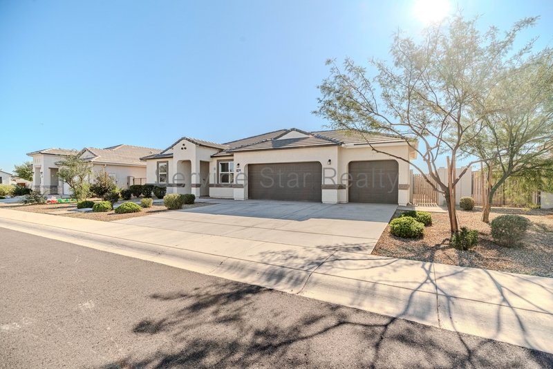 **MOVE IN SPECIAL -- ONLY $500 FOR YOUR FIRST MONTHS RENT!** property image