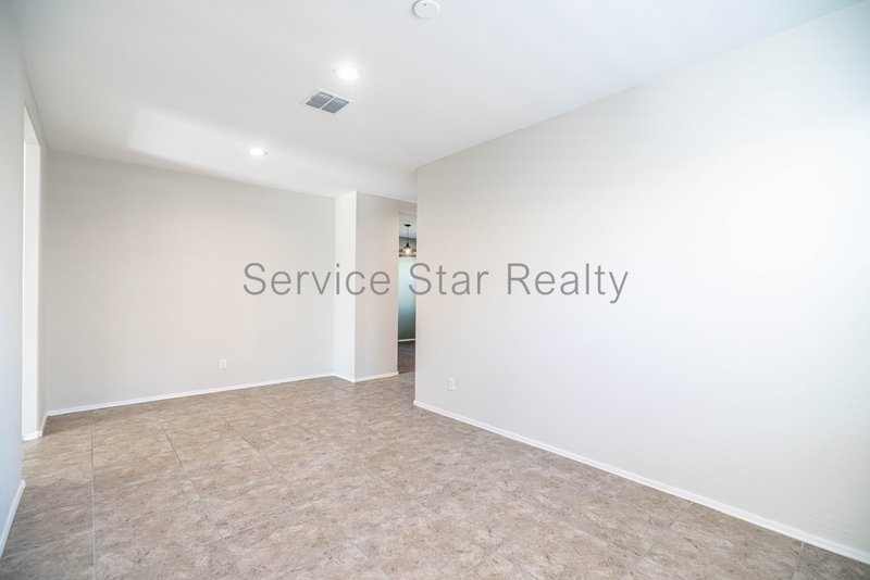 **MOVE IN SPECIAL -- ONLY $500 FOR YOUR FIRST MONTHS RENT!** property image