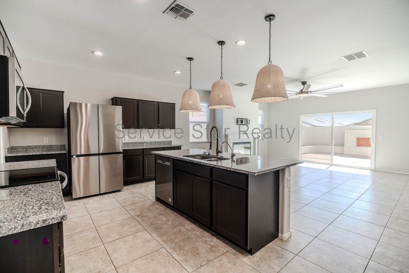 **MOVE IN SPECIAL -- ONLY $500 FOR YOUR FIRST MONTHS RENT!** property image