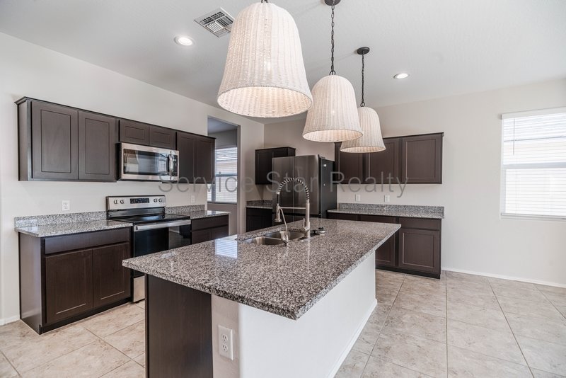 **MOVE IN SPECIAL -- ONLY $500 FOR YOUR FIRST MONTHS RENT!** property image