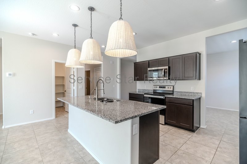 **MOVE IN SPECIAL -- ONLY $500 FOR YOUR FIRST MONTHS RENT!** property image