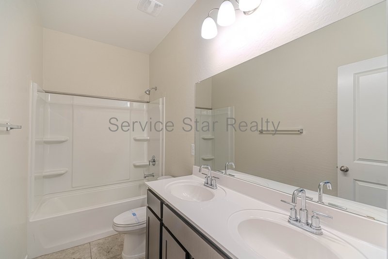 **MOVE IN SPECIAL -- ONLY $500 FOR YOUR FIRST MONTHS RENT!** property image