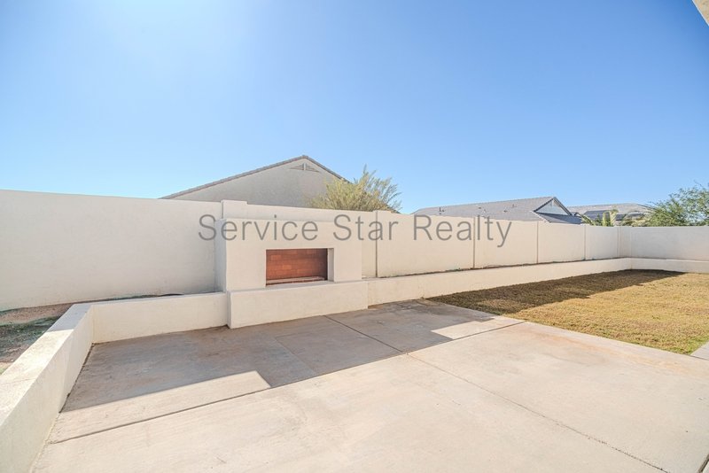 **MOVE IN SPECIAL -- ONLY $500 FOR YOUR FIRST MONTHS RENT!** property image