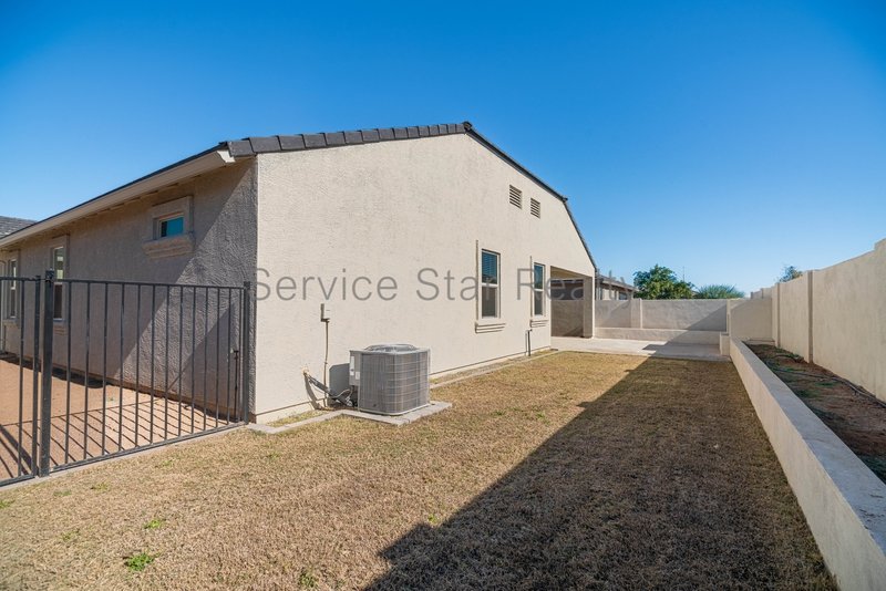 **MOVE IN SPECIAL -- ONLY $500 FOR YOUR FIRST MONTHS RENT!** property image