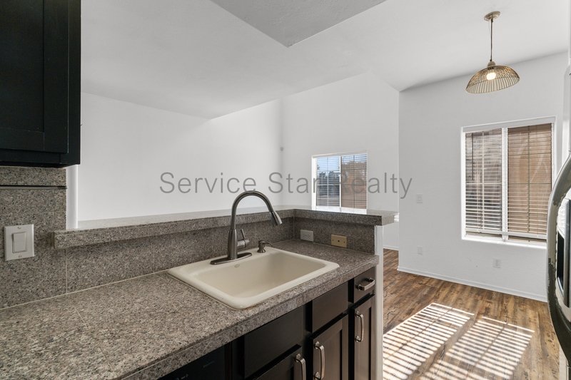 Modern & Bright Tempe 2-Bed Home with Updated Finishes! property image