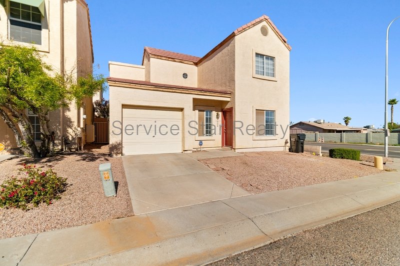 Modern & Bright Tempe 2-Bed Home with Updated Finishes! property image