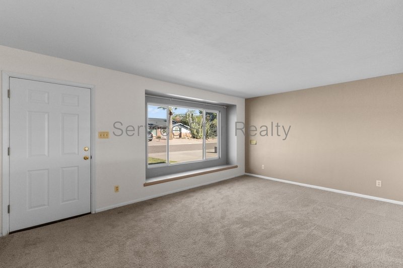 Charming 3 bed 2 bath home in Scottsdale available now. property image
