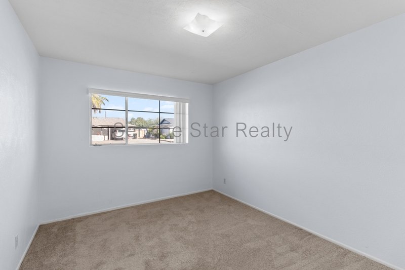 Charming 3 bed 2 bath home in Scottsdale available now. property image