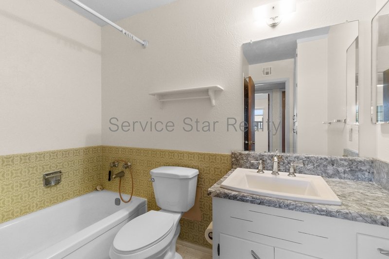 Charming 3 bed 2 bath home in Scottsdale available now. property image