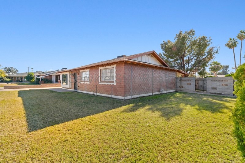 Charming 3 bed 2 bath home in Scottsdale available now. property image