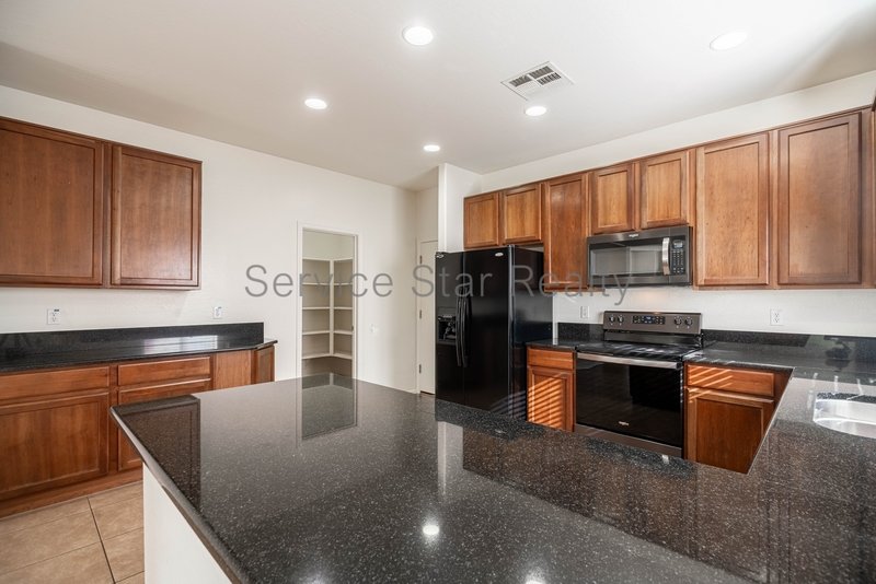 Beautiful 4-Bedroom Home in North Phoenix with Spacious Layout! property image