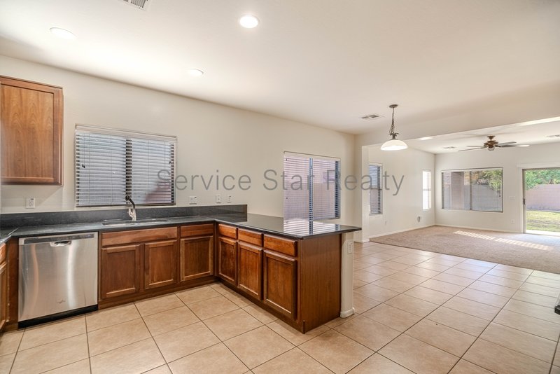 Beautiful 4-Bedroom Home in North Phoenix with Spacious Layout! property image