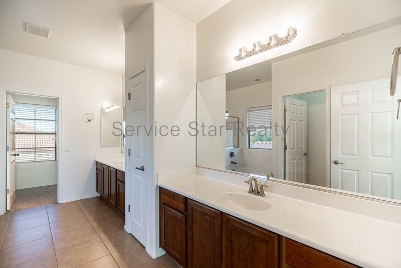 Beautiful 4-Bedroom Home in North Phoenix with Spacious Layout! property image