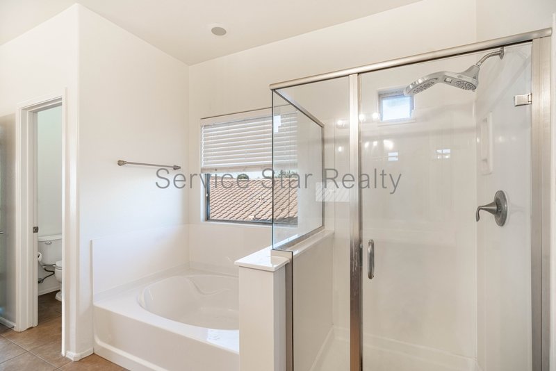 Beautiful 4-Bedroom Home in North Phoenix with Spacious Layout! property image