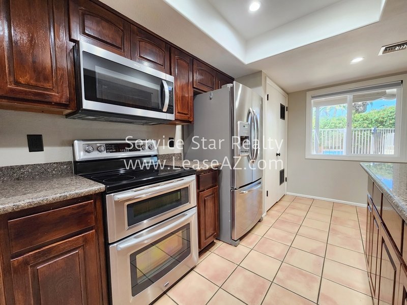 Beautiful Single Family Home in the Desirable 85254 on a huge lot! property image