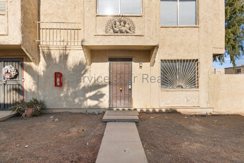 Three bedroom Townhome with washer/dryer and oversized patio property image