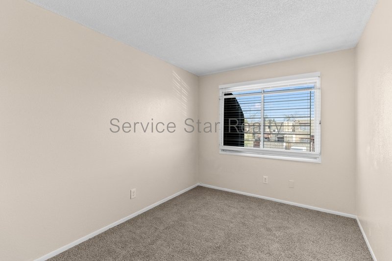 Three bedroom Townhome with washer/dryer and oversized patio property image