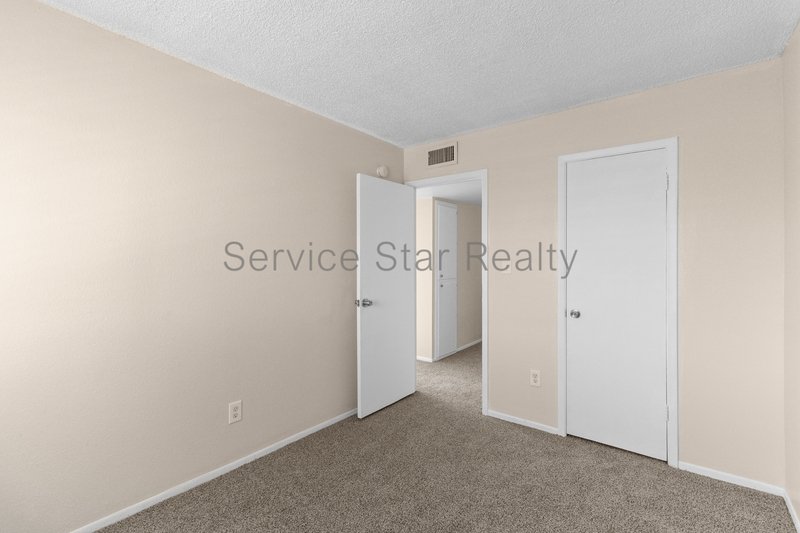 Three bedroom Townhome with washer/dryer and oversized patio property image