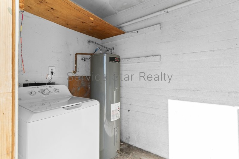 Three bedroom Townhome with washer/dryer and oversized patio property image