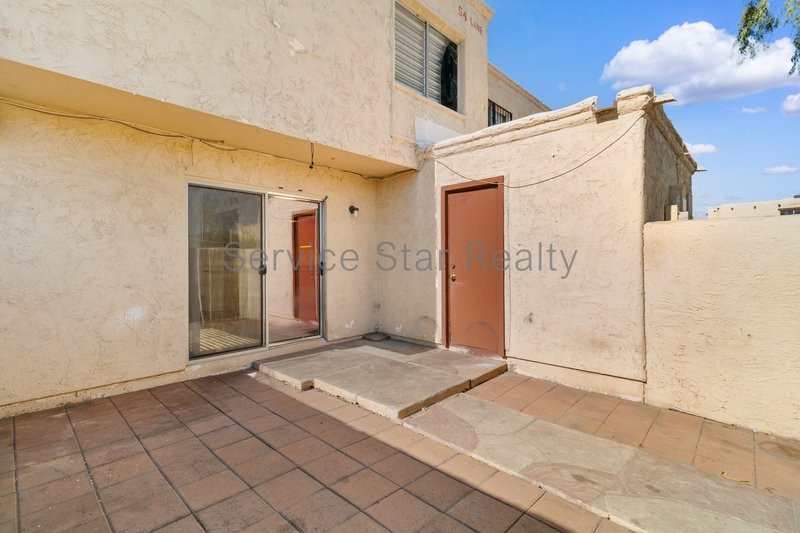 Three bedroom Townhome with washer/dryer and oversized patio property image