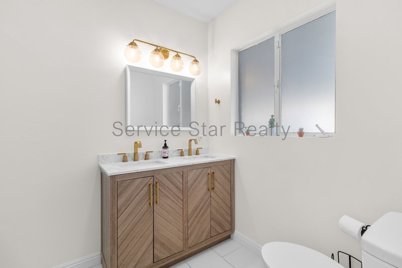 4 bed 2 bath Ranch with amazing backyard and pool! property image