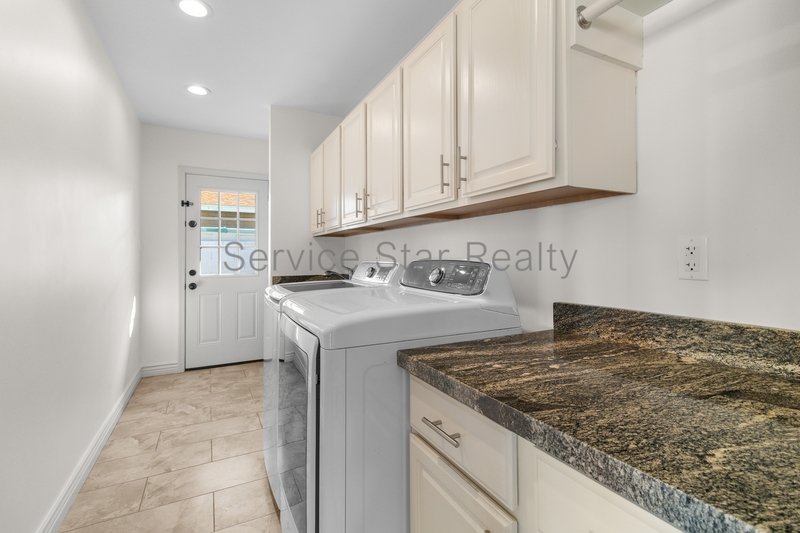 4 bed 2 bath Ranch with amazing backyard and pool! property image