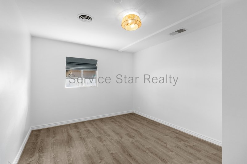 4 bed 2 bath Ranch with amazing backyard and pool! property image