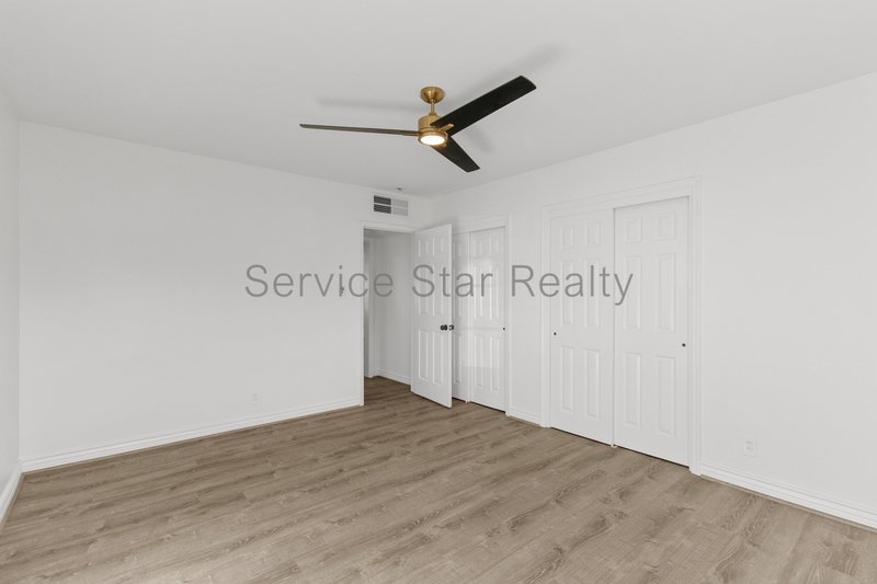 4 bed 2 bath Ranch with amazing backyard and pool! property image