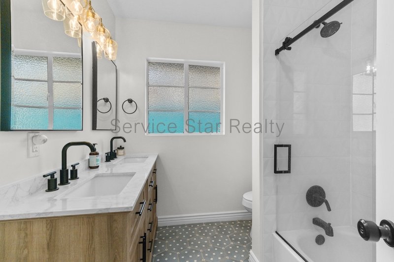 4 bed 2 bath Ranch with amazing backyard and pool! property image