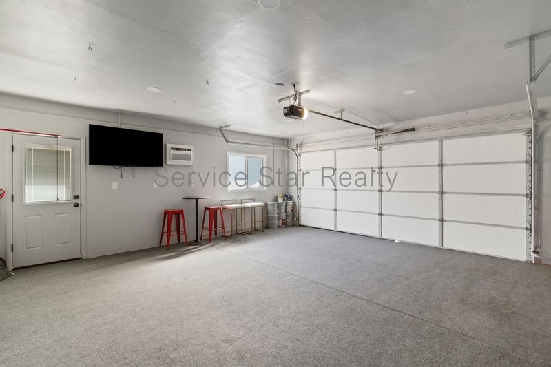 4 bed 2 bath Ranch with amazing backyard and pool! property image