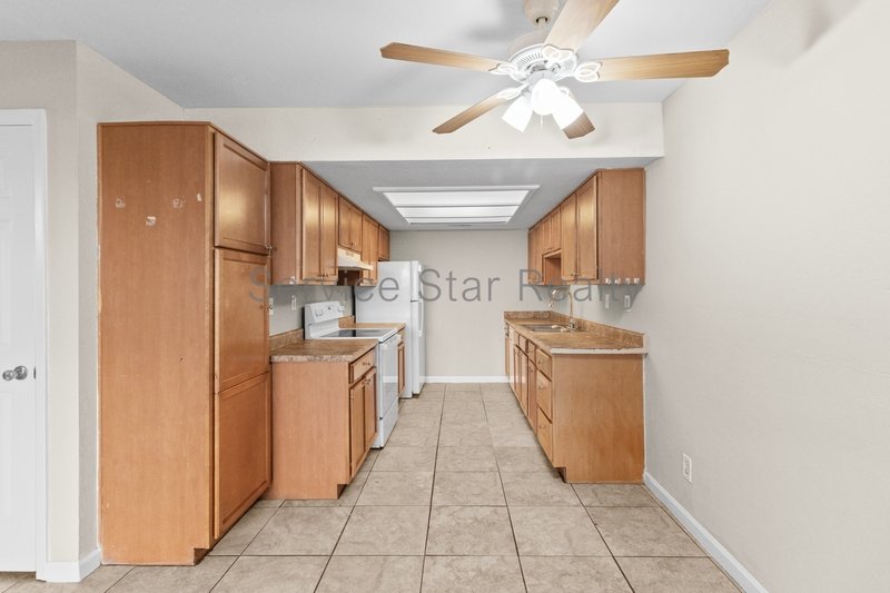 **MOVE IN SPECIAL -- 1 MONTH FREE RENT!!** property image