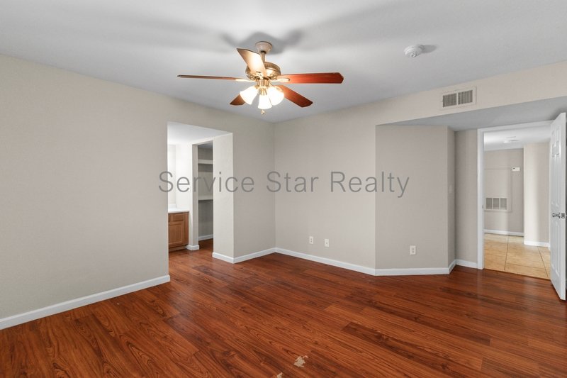 **MOVE IN SPECIAL -- 1 MONTH FREE RENT!!** property image