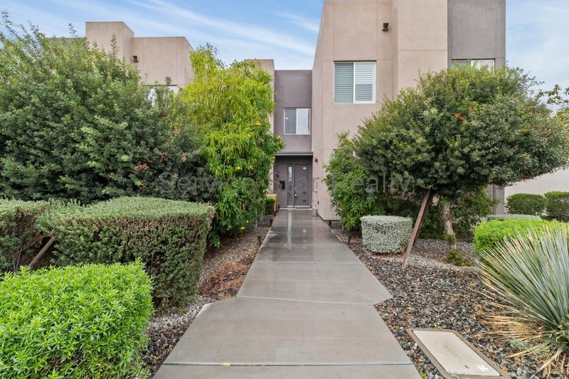 Amazing and spacious 3 bed 2 Bath with garage and yard. property image