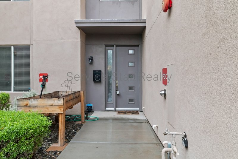 Amazing and spacious 3 bed 2 Bath with garage and yard. property image