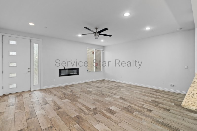 Amazing and spacious 3 bed 2 Bath with garage and yard. property image