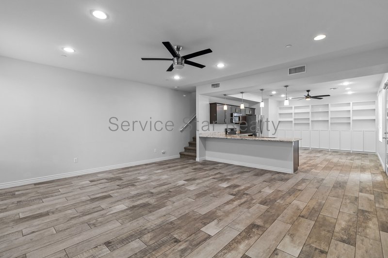 Amazing and spacious 3 bed 2 Bath with garage and yard. property image