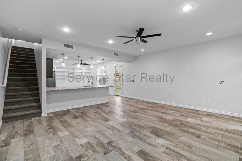 Amazing and spacious 3 bed 2 Bath with garage and yard. property image