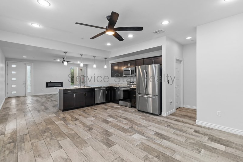 Amazing and spacious 3 bed 2 Bath with garage and yard. property image