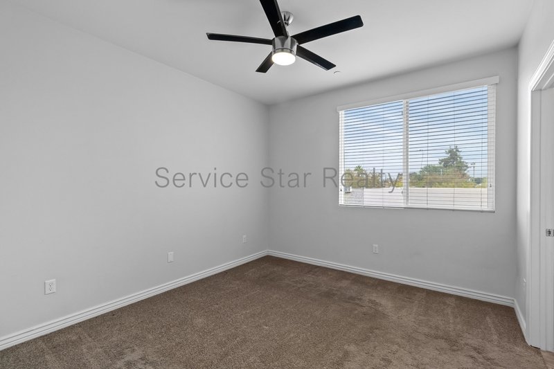 Amazing and spacious 3 bed 2 Bath with garage and yard. property image